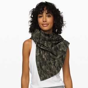 Vinyasa Scarf Cotton In Evergreen Camo Green Multi